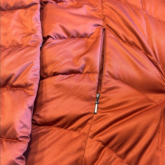 Patagonia Women’s Red Quilted Hooded Puffer Jacket , S , $43 - Picture 7 of 9